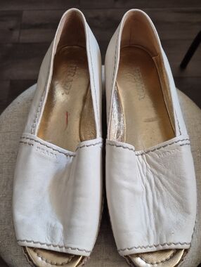 Prada White Leather Peep Toe Slip-On Flats with Gold Insole sz 40